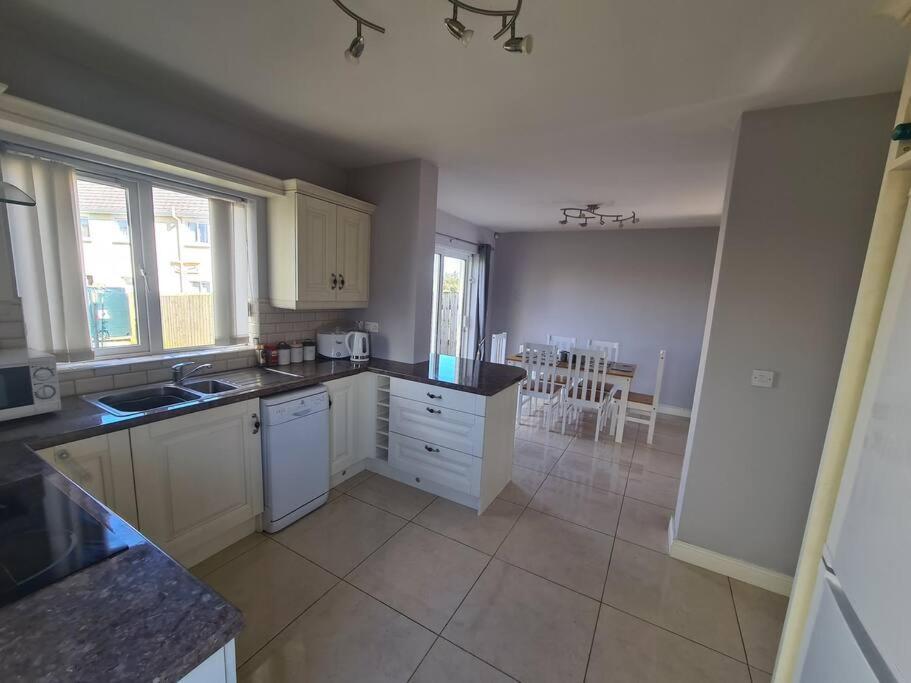 Bundoran Seaside Stays House - Wifi, Large Spacious Home Exterior photo